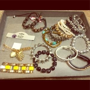 Bracelet lot (24)